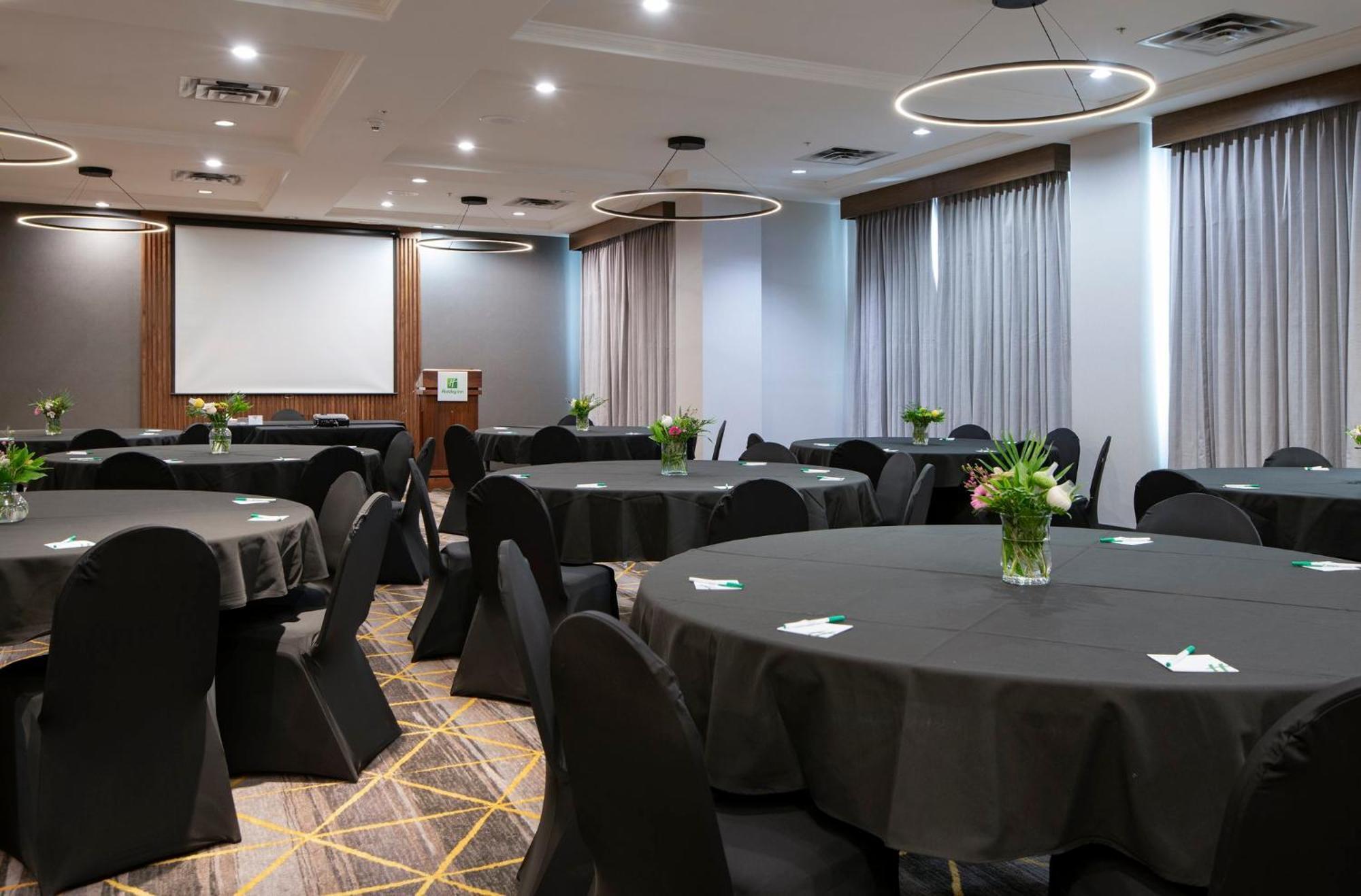 Holiday Inn Hotel And Suites-Kamloops By Ihg Екстер'єр фото