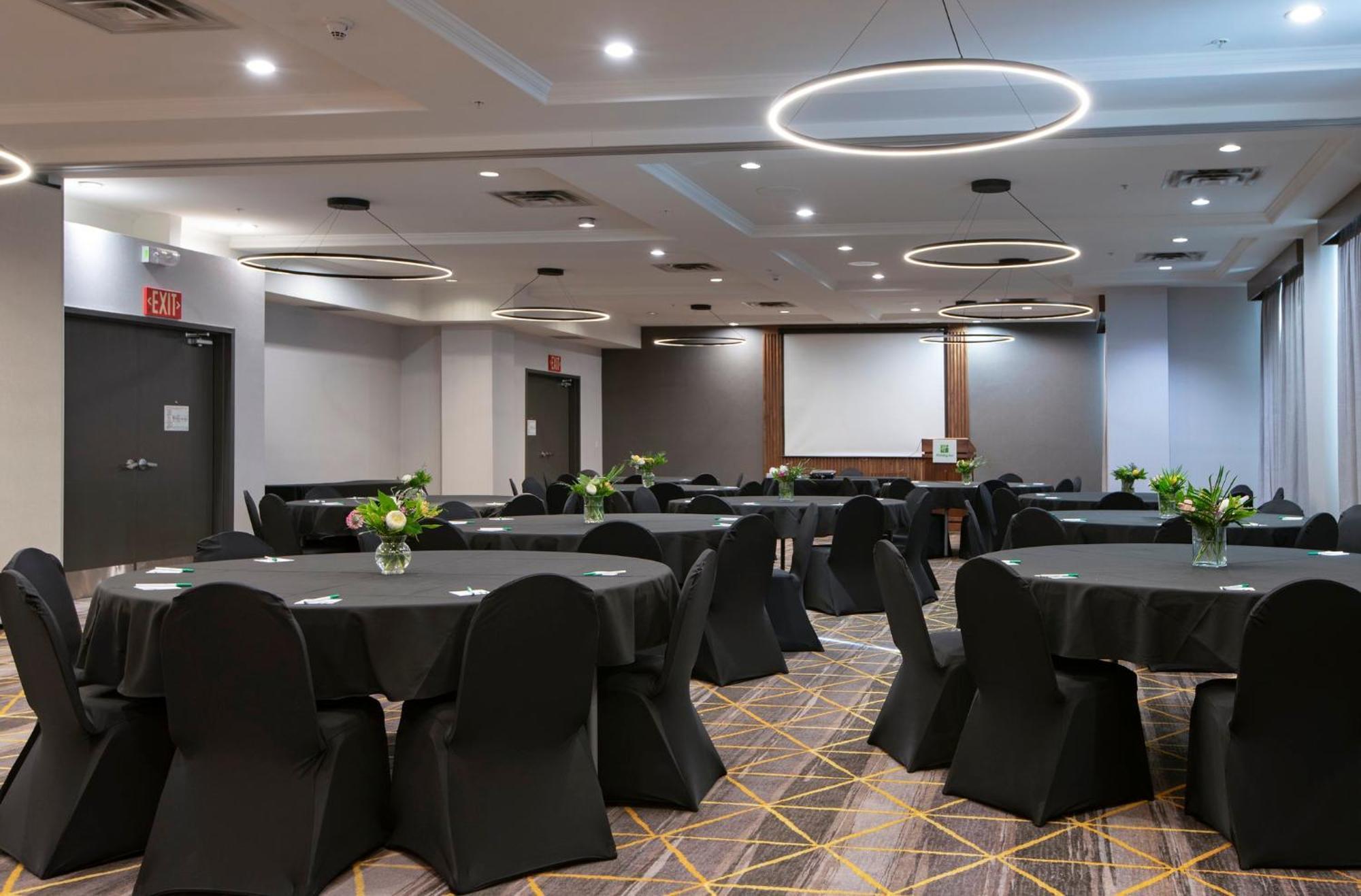 Holiday Inn Hotel And Suites-Kamloops By Ihg Екстер'єр фото