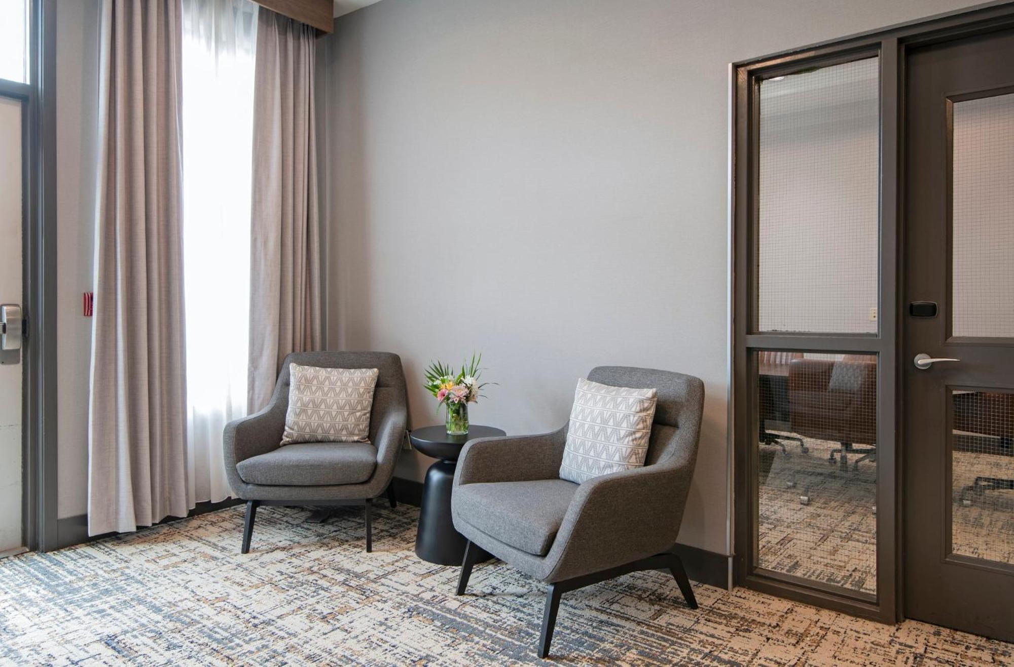 Holiday Inn Hotel And Suites-Kamloops By Ihg Екстер'єр фото