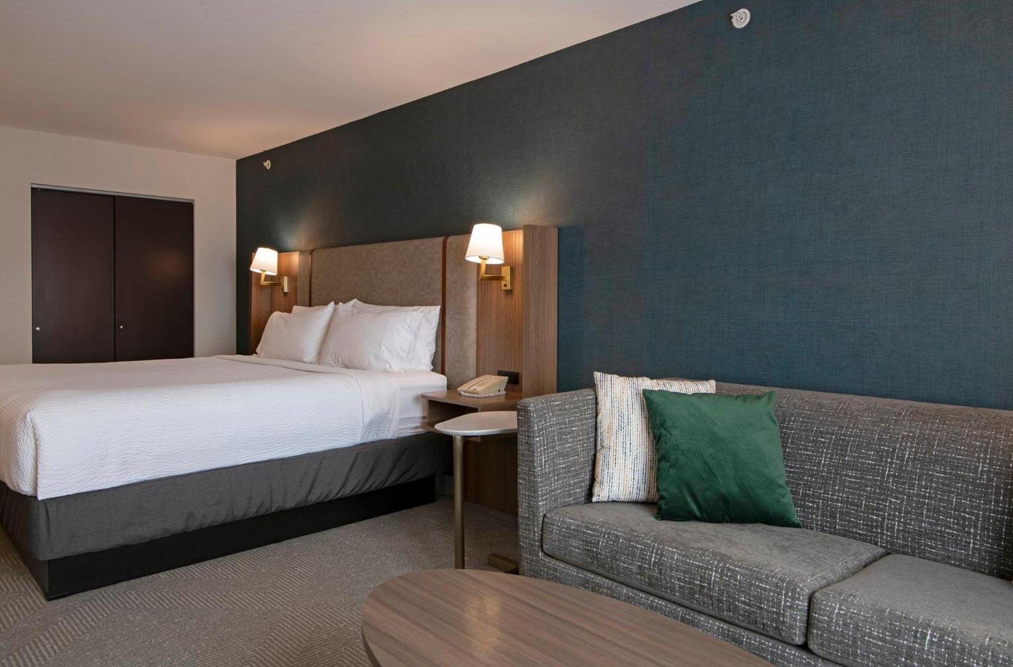 Holiday Inn Hotel And Suites-Kamloops By Ihg Екстер'єр фото