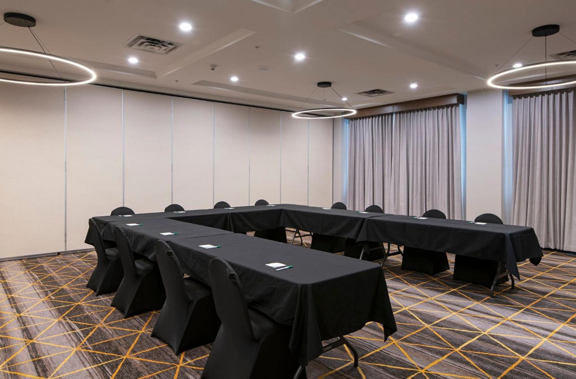 Holiday Inn Hotel And Suites-Kamloops By Ihg Екстер'єр фото