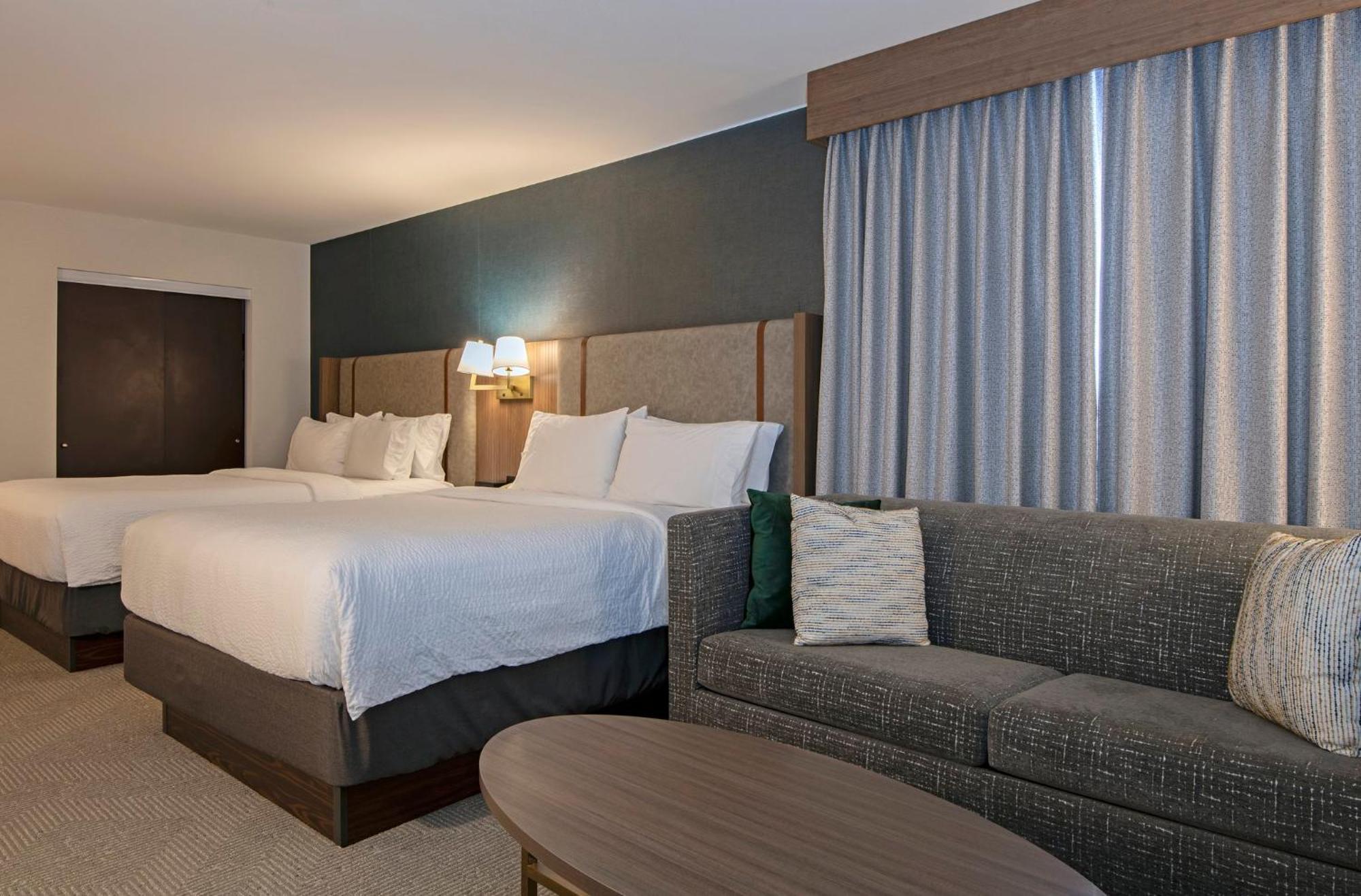 Holiday Inn Hotel And Suites-Kamloops By Ihg Екстер'єр фото