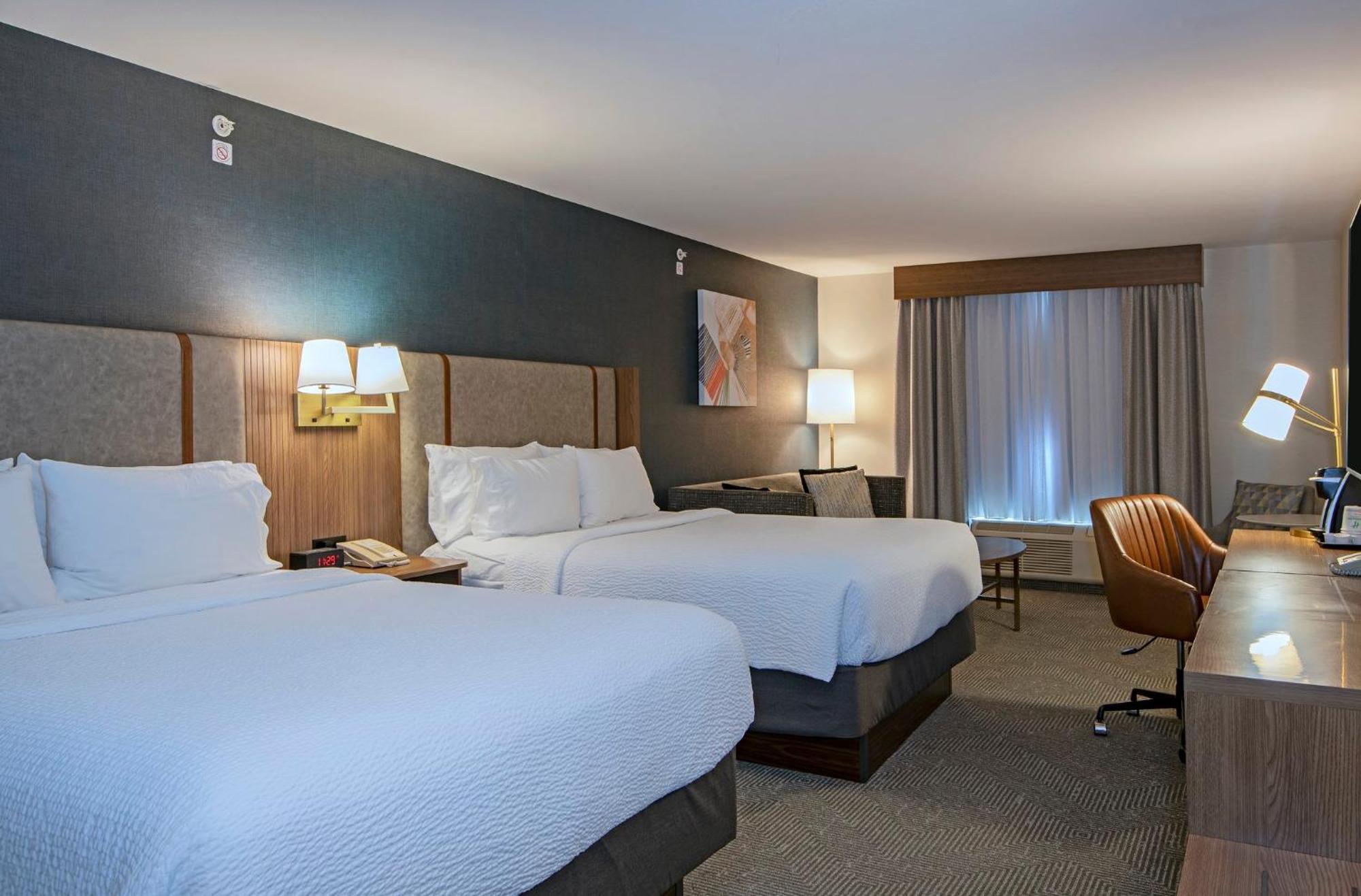 Holiday Inn Hotel And Suites-Kamloops By Ihg Екстер'єр фото