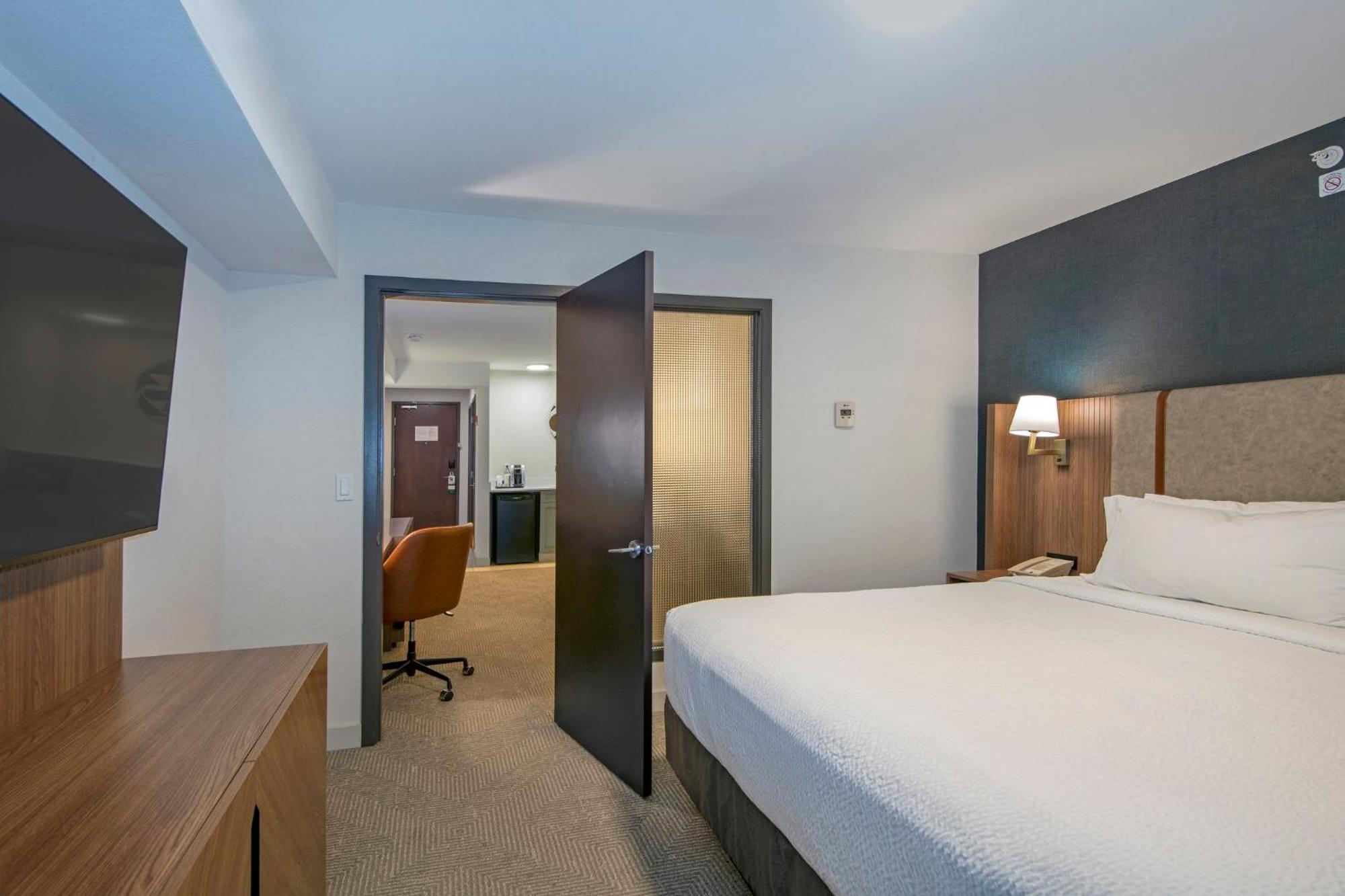 Holiday Inn Hotel And Suites-Kamloops By Ihg Екстер'єр фото