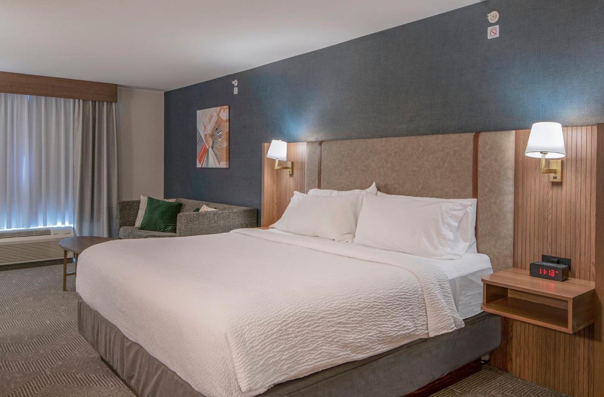 Holiday Inn Hotel And Suites-Kamloops By Ihg Екстер'єр фото