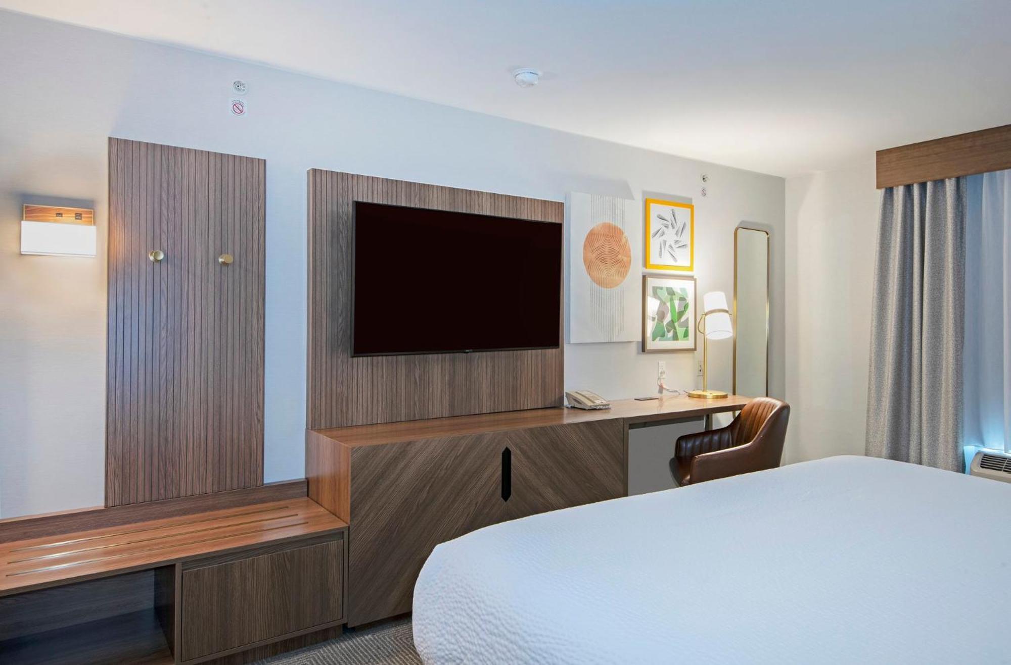 Holiday Inn Hotel And Suites-Kamloops By Ihg Екстер'єр фото
